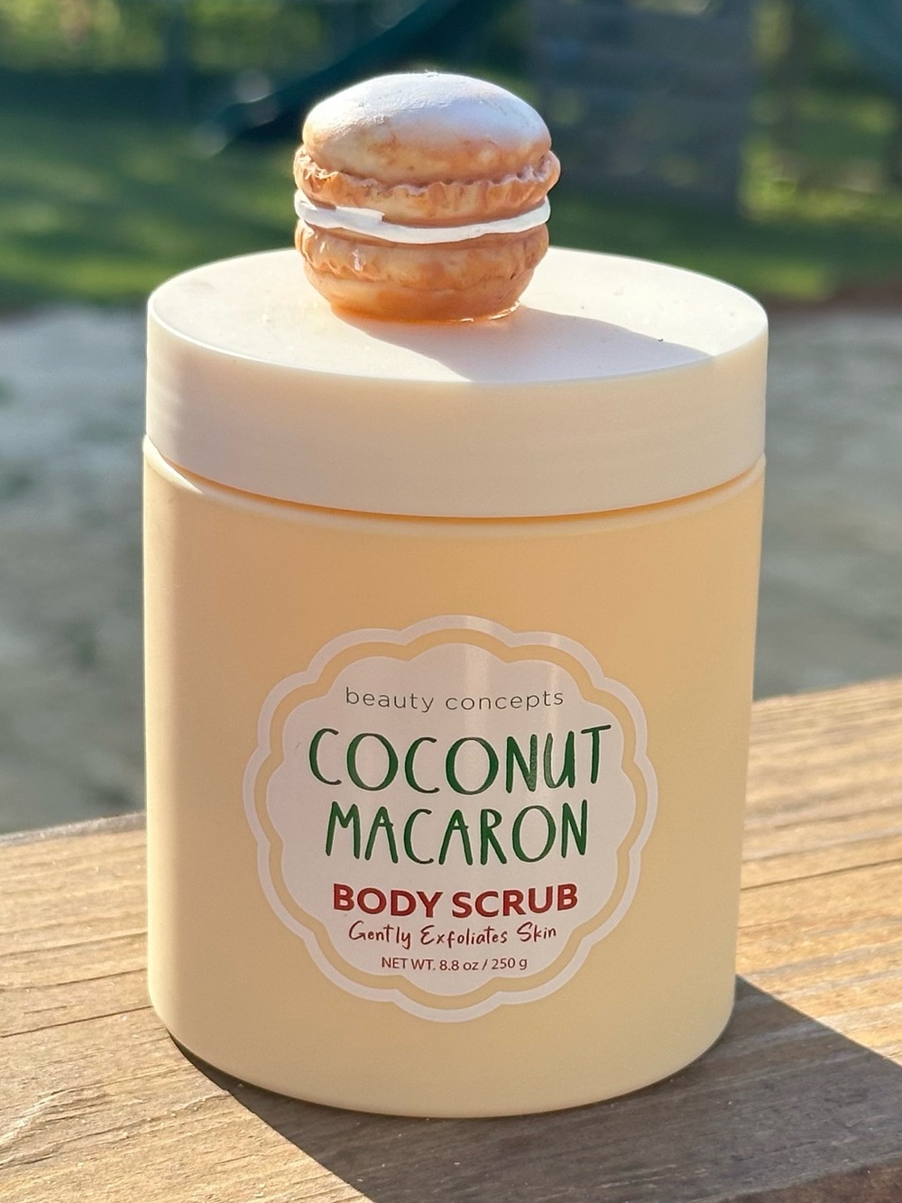 Beauty Concepts Coconut Macaron Body Scrub – Sealed!